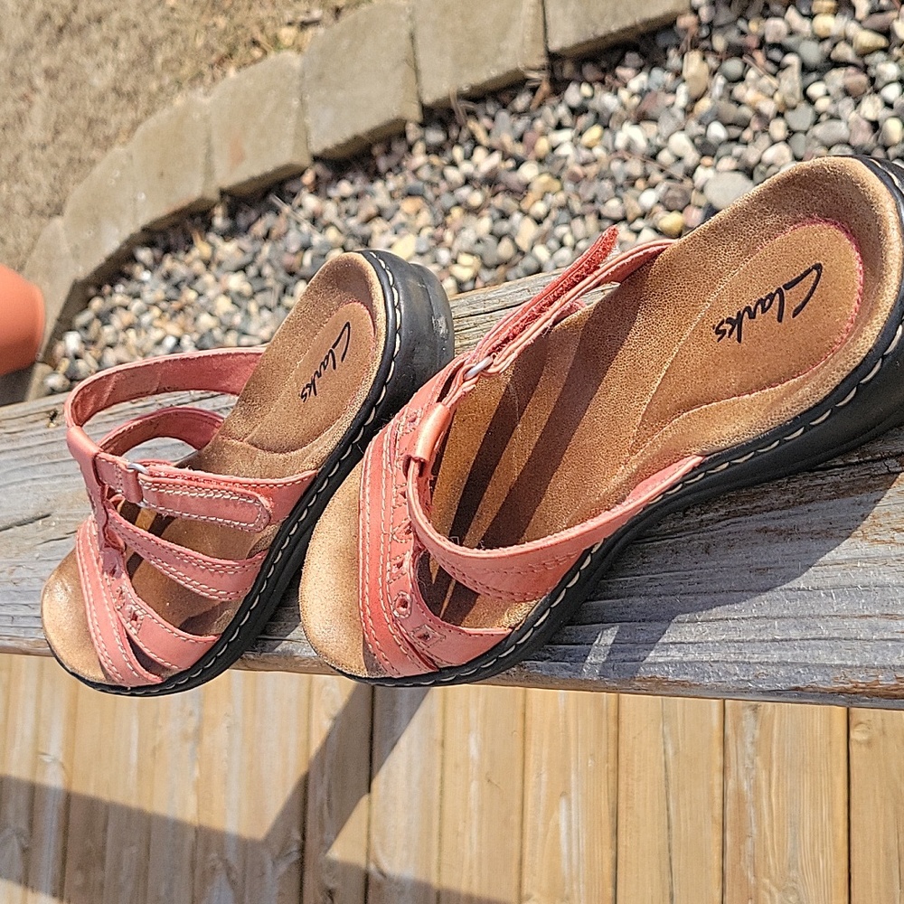 Clarks Leather Salmon Coral Color Strappy Sandal. Women's Size 7 Med. - Picture 9 of 11